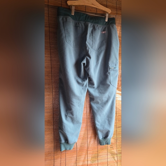 Pre-owned M/P Womans Teal Figs Scrubs In Good Condition - Picture 2 of 4